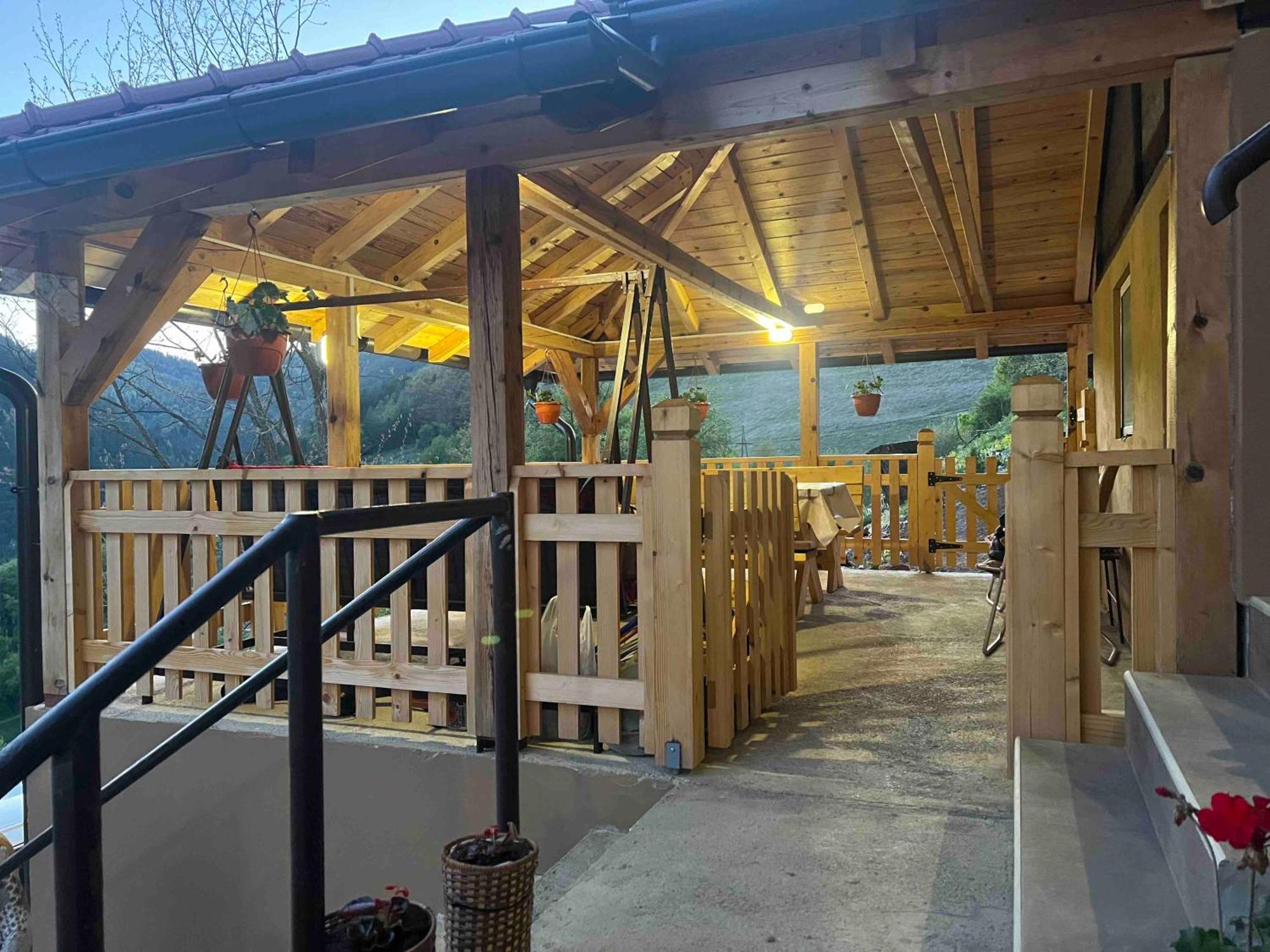 Ljubav Stara Zaovine Hotel Lazici Buitenkant foto